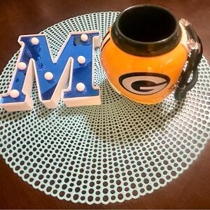 FanMug GREEN BAY PACKERS Mug featuring a 13.5 oz removable cup